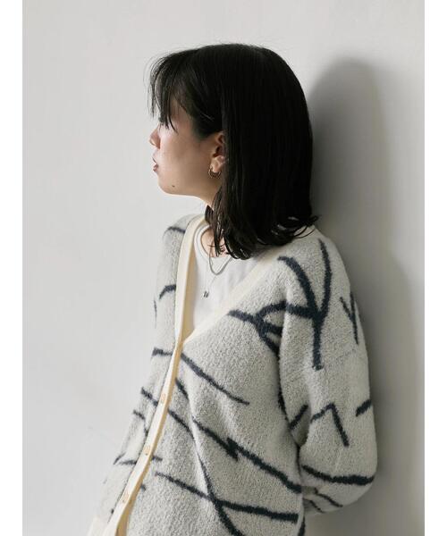 Samansa Mos2 blue（サマンサモスモスブルー）の「◎ニュアンス柄ニットCD（カーディガン/ボレロ・レディース・グレー/ブラック/キナリ・F）」の15枚目の写真