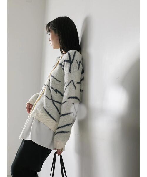 Samansa Mos2 blue（サマンサモスモスブルー）の「◎ニュアンス柄ニットCD（カーディガン/ボレロ・レディース・グレー/ブラック/キナリ・F）」の13枚目の写真