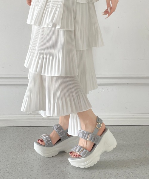 Shoes in Closet(シューズインクローゼット)の「【間もなく入荷!】+9.0㎝ 超軽量 厚底 スタイルアップソール シアー ギャザー ベルト サンダル 5482(サンダル・レディース・ホワイト/ブラック×ブラック/グレー/ピンク・L/M/S/XS/3L/LL)」の11枚目の写真
