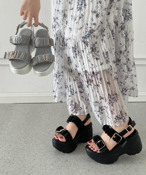Shoes in Closet(シューズインクローゼット)の「【間もなく入荷!】+9.0㎝ 超軽量 厚底 スタイルアップソール シアー ギャザー ベルト サンダル 5482(サンダル・レディース・ホワイト/ブラック×ブラック/グレー/ピンク・L/M/S/XS/3L/LL)」の7枚目の写真