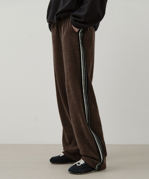 WEDNESDAYOASISFORWOMEN(ウェンズデー オアシス フォー ウーマン)の「W/エッセンシャルライントラックコーデュロイワイドパンツ_BROWN(W25-PT34)(その他パンツ・レディース・ブラウン・MEDIUM/LARGE)」の2枚目の写真