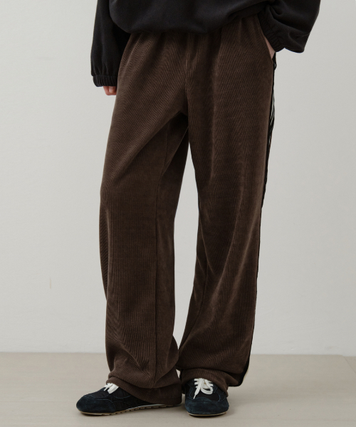 WEDNESDAYOASISFORWOMEN(ウェンズデー オアシス フォー ウーマン)の「W/エッセンシャルライントラックコーデュロイワイドパンツ_BROWN(W25-PT34)(その他パンツ・レディース・ブラウン・MEDIUM/LARGE)」の4枚目の写真