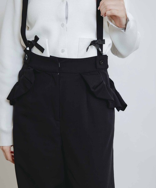 PICCIN PERLA（ピッチンペルラ）の「フリルポケットサスペンダー付きパンツ（その他パンツ・レディース・ブラック・S/M）」の8枚目の写真