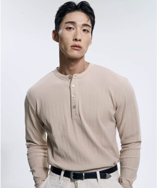 TOLANCE(トランス)の「ヘンリーネックマッスルフィットリブロングスリーブ3カラー(Tシャツ/カットソー・メンズ・ブラック/ブラウン/アイボリー・MEDIUM/LARGE/X-LARGE)」の5枚目の写真
