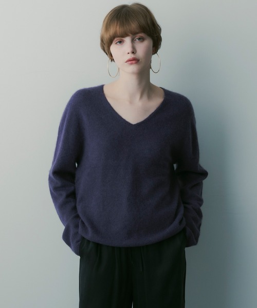 SERENO(セレーノ)の「カシミヤブレンドVネックニット(ニット/セーター・レディース・パープル/ダークグレー/ダークブラウン/ライトイエロー/オフホワイト・ONESIZE)」の4枚目の写真