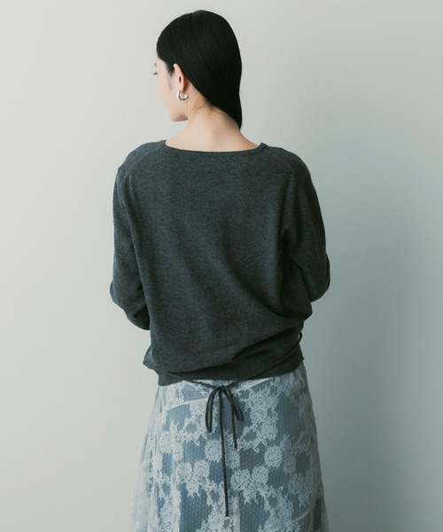 SERENO(セレーノ)の「カシミヤブレンドVネックニット(ニット/セーター・レディース・パープル/ダークグレー/ダークブラウン/ライトイエロー/オフホワイト・ONESIZE)」の22枚目の写真