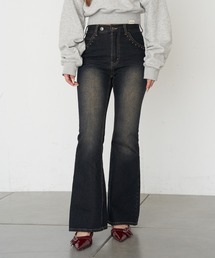 RAY CASSIN | ロゴ刺繍スタッズ細フレアデニムパンツ(デニムパンツ)