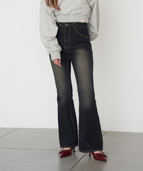 RAY CASSIN(レイカズン)の「ロゴ刺繍スタッズ細フレアデニムパンツ(デニムパンツ・レディース・スカイブルー/ネイビー/ブルー・M/S)」の9枚目の写真