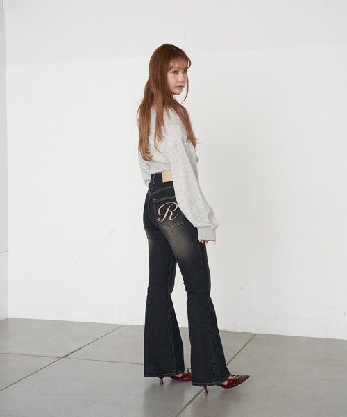 RAY CASSIN(レイカズン)の「ロゴ刺繍スタッズ細フレアデニムパンツ(デニムパンツ・レディース・スカイブルー/ネイビー/ブルー・M/S)」の11枚目の写真