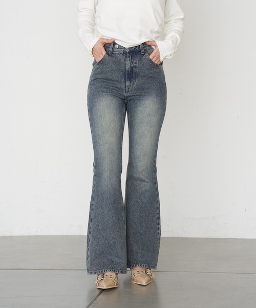 RAY CASSIN(レイカズン)の「ロゴ刺繍スタッズ細フレアデニムパンツ(デニムパンツ・レディース・スカイブルー/ネイビー/ブルー・M/S)」の13枚目の写真