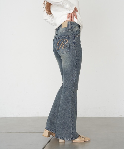 RAY CASSIN(レイカズン)の「ロゴ刺繍スタッズ細フレアデニムパンツ(デニムパンツ・レディース・スカイブルー/ネイビー/ブルー・M/S)」の16枚目の写真