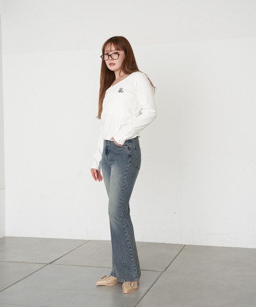 RAY CASSIN(レイカズン)の「ロゴ刺繍スタッズ細フレアデニムパンツ(デニムパンツ・レディース・スカイブルー/ネイビー/ブルー・M/S)」の18枚目の写真