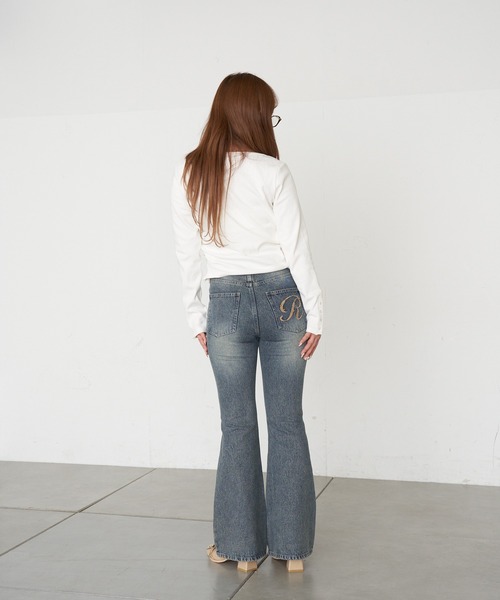 RAY CASSIN(レイカズン)の「ロゴ刺繍スタッズ細フレアデニムパンツ(デニムパンツ・レディース・スカイブルー/ネイビー/ブルー・M/S)」の19枚目の写真