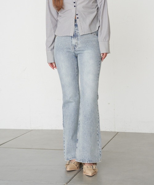 RAY CASSIN(レイカズン)の「ロゴ刺繍スタッズ細フレアデニムパンツ(デニムパンツ・レディース・スカイブルー/ネイビー/ブルー・M/S)」の22枚目の写真