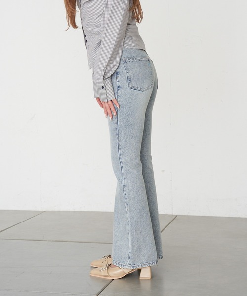 RAY CASSIN（レイカズン）の「ロゴ刺繍スタッズ細フレアデニムパンツ（デニムパンツ・レディース・スカイブルー/ネイビー/ブルー・M/S）」の15枚目の写真