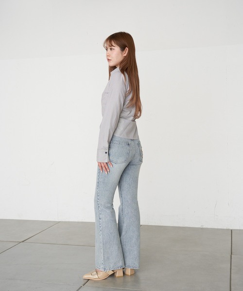 RAY CASSIN（レイカズン）の「ロゴ刺繍スタッズ細フレアデニムパンツ（デニムパンツ・レディース・スカイブルー/ネイビー/ブルー・M/S）」の18枚目の写真