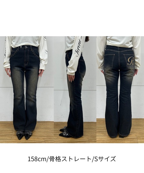 RAY CASSIN(レイカズン)の「ロゴ刺繍スタッズ細フレアデニムパンツ(デニムパンツ・レディース・スカイブルー/ネイビー/ブルー・M/S)」の4枚目の写真