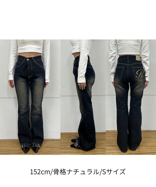 RAY CASSIN(レイカズン)の「ロゴ刺繍スタッズ細フレアデニムパンツ(デニムパンツ・レディース・スカイブルー/ネイビー/ブルー・M/S)」の5枚目の写真