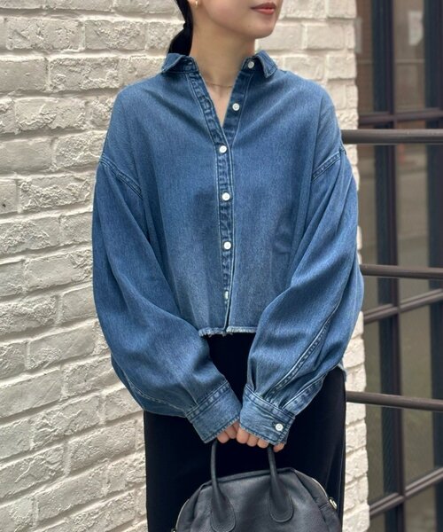 LIVETART(リヴェタート)の「《FRIPIER》カットオフデニムシャツ(シャツ/ブラウス・レディース・インディゴブルー・FREE)」の2枚目の写真