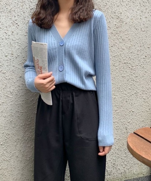 Beststore(ベストストア)の「vネックカーディガン リブニットトップス レディース シンプル細見え(カーディガン/ボレロ・レディース・ブラック/レッド/グリーン/ホワイト/ブルー/イエロー・FREE)」の4枚目の写真