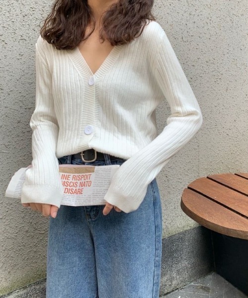 Beststore(ベストストア)の「vネックカーディガン リブニットトップス レディース シンプル細見え(カーディガン/ボレロ・レディース・ブラック/レッド/グリーン/ホワイト/ブルー/イエロー・FREE)」の14枚目の写真