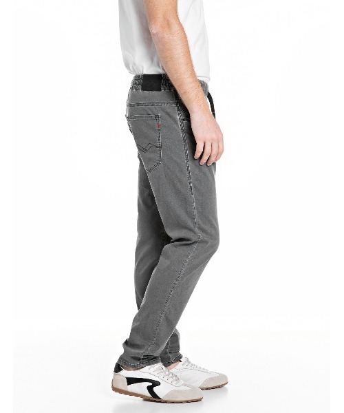 REPLAY(リプレイ)の「リラックステーパードLANNY Touch ブラックデニム(デニムパンツ・メンズ・グレー・W30xL30/W32xL30/W34xL30/W28xL30)」の2枚目の写真