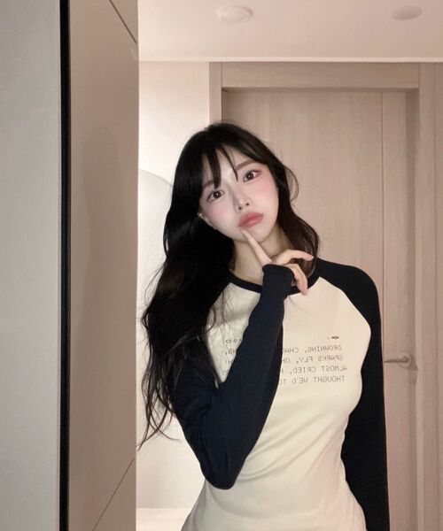 MAGORENSEOUL（マゴレンソウル）の「Drowning ルーズフィット レグラン ロングスリーブベージュ（Tシャツ/カットソー・レディース・その他・FREE）」の11枚目の写真