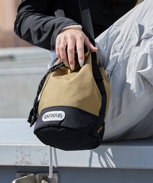 OUTDOOR PRODUCTS(アウトドアプロダクツ)の「OUTDOOR PRODUCTS/アウトドアプロダクツ TWO TONE COLOR DRAWSTRING BAG ツートーン 巾着 ショルダーバッグ 秋 秋服 2026年秋冬(ショルダーバッグ・レディース・ブラック/ベージュ/グレー/グリーン・FREE)」の4枚目の写真