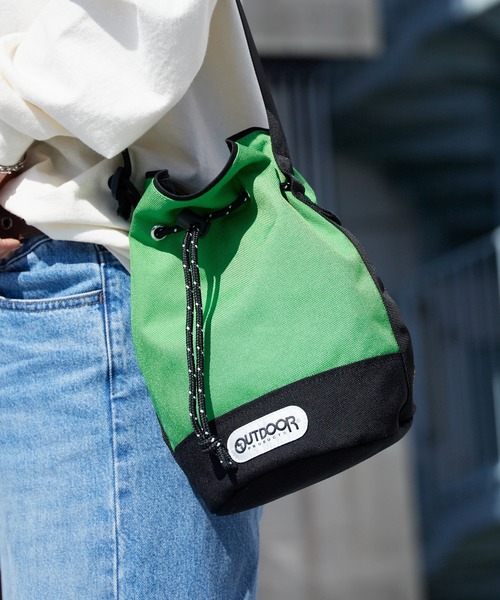 OUTDOOR PRODUCTS(アウトドアプロダクツ)の「OUTDOOR PRODUCTS/アウトドアプロダクツ TWO TONE COLOR DRAWSTRING BAG ツートーン 巾着 ショルダーバッグ 秋 秋服 2026年秋冬(ショルダーバッグ・レディース・ブラック/ベージュ/グレー/グリーン・FREE)」の1枚目の写真
