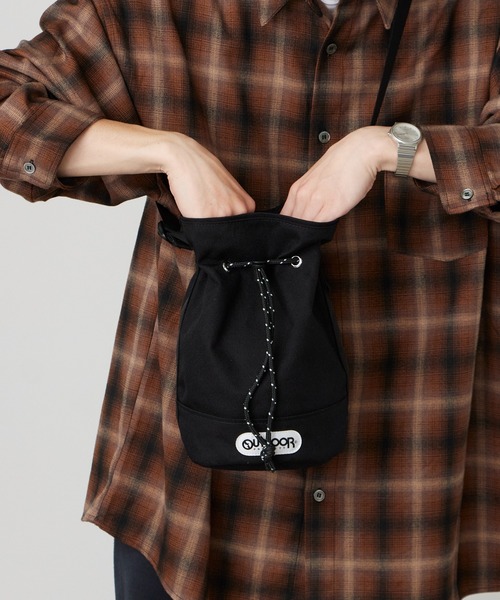 OUTDOOR PRODUCTS(アウトドアプロダクツ)の「OUTDOOR PRODUCTS/アウトドアプロダクツ TWO TONE COLOR DRAWSTRING BAG ツートーン 巾着 ショルダーバッグ 秋 秋服 2026年秋冬(ショルダーバッグ・レディース・ブラック/ベージュ/グレー/グリーン・FREE)」の6枚目の写真