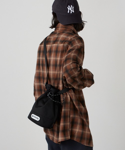 OUTDOOR PRODUCTS(アウトドアプロダクツ)の「OUTDOOR PRODUCTS/アウトドアプロダクツ TWO TONE COLOR DRAWSTRING BAG ツートーン 巾着 ショルダーバッグ 秋 秋服 2026年秋冬(ショルダーバッグ・レディース・ブラック/ベージュ/グレー/グリーン・FREE)」の8枚目の写真