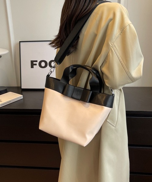 c.u.l（シーユーエル）の「リボン 2way ナイロン クロスショルダーバッグ cula1415（ショルダーバッグ・レディース・ライトベージュ/ブラック/オレンジ・FREE）」の6枚目の写真