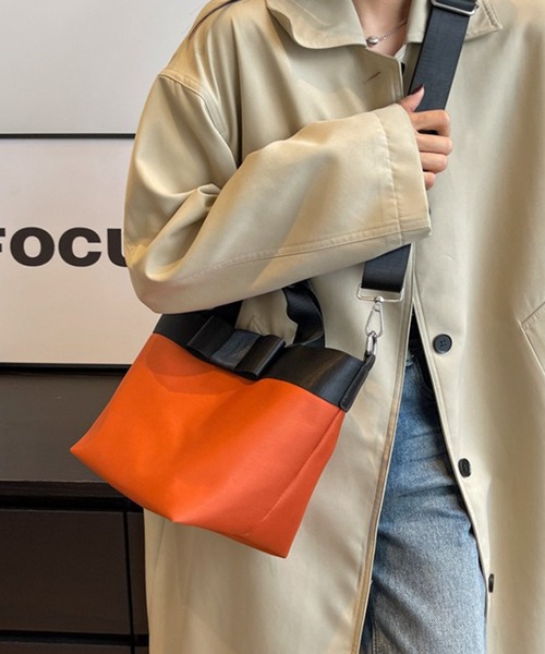 c.u.l（シーユーエル）の「リボン 2way ナイロン クロスショルダーバッグ cula1415（ショルダーバッグ・レディース・ライトベージュ/ブラック/オレンジ・FREE）」の9枚目の写真