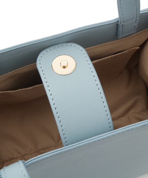 SHOO・LA・RUE（シューラルー）の「【2WAY】サイドベルトが上品 ミニトートバッグ（ショルダーバッグ・レディース・グレー/ブルー/ブラック・00）」の5枚目の写真