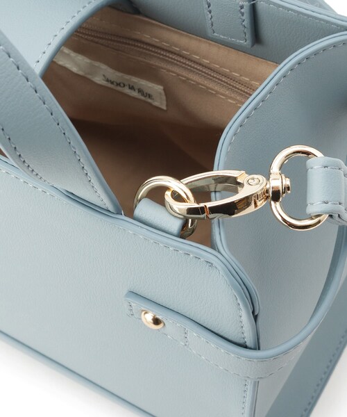 SHOO・LA・RUE（シューラルー）の「【2WAY】サイドベルトが上品 ミニトートバッグ（ショルダーバッグ・レディース・グレー/ブルー/ブラック・00）」の6枚目の写真