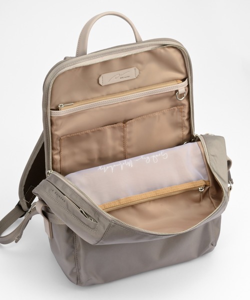 W&.Day/Night(ダブルアンド デイナイト)の「リュックサック リッカ スクエアリュック2 15L A4サイズ 14インチPC ボトルホルダー 19152(バックパック/リュック・レディース・アッシュブラウン/スモークピンク/ブラック・FREE)」の8枚目の写真