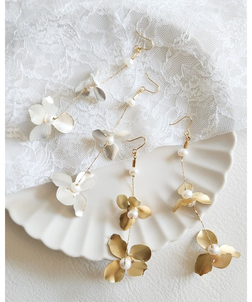 CERCA(チェルカ)の「Tresor*/メタルフラワー 淡水パール ロングピアス(ピアス(両耳用)・レディース・シルバー/ゴールド・FREE)」の7枚目の写真
