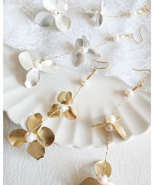 CERCA(チェルカ)の「Tresor*/メタルフラワー 淡水パール ロングピアス(ピアス(両耳用)・レディース・シルバー/ゴールド・FREE)」の8枚目の写真