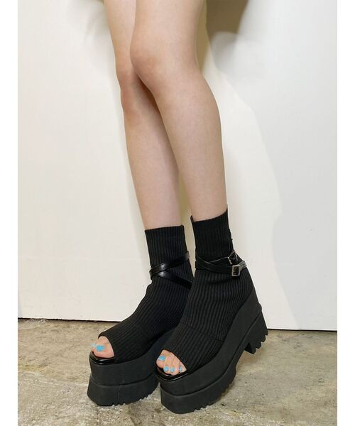 MURUA（ムルーア）の「ダブルベルトソックブーツサンダル（ブーツ・レディース・ブラック・22.5/24.5/23.5）」の2枚目の写真