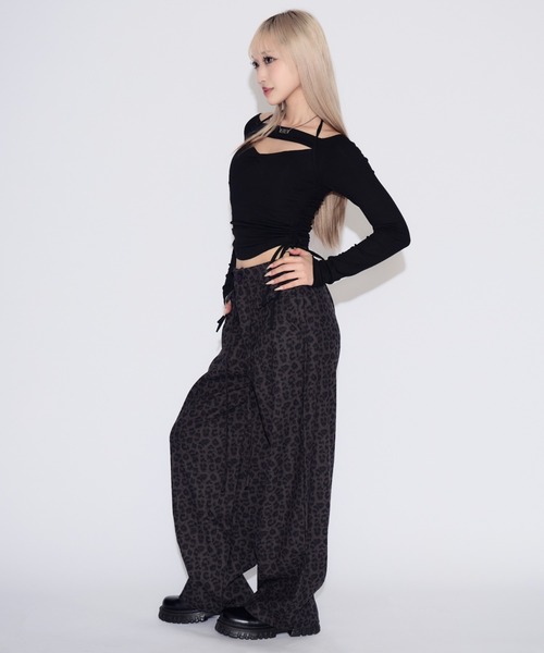 tinkerend(ティンカーエンド)の「Side Gathered Cut Off Tops / サイドギャザーカットオフトップス カップ付き(Tシャツ/カットソー・レディース・ブラック・FREE)」の21枚目の写真