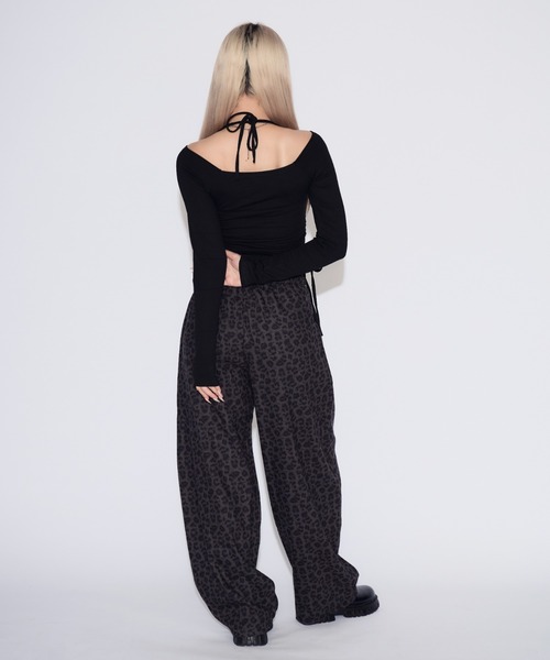 tinkerend(ティンカーエンド)の「Side Gathered Cut Off Tops / サイドギャザーカットオフトップス カップ付き(Tシャツ/カットソー・レディース・ブラック・FREE)」の22枚目の写真