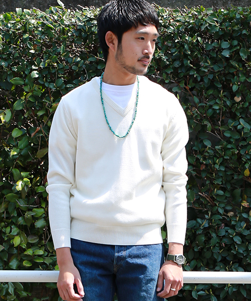 BEAMS（ビームス）の「＜WEB限定＞BEAMS / NEW STANDARD ミリタリーVネックセーター（ニット/セーター・メンズ・オフホワイト/チャコールグレー/ブラック・X-LARGE/LARGE/SMALL/MEDIUM）」の2枚目の写真