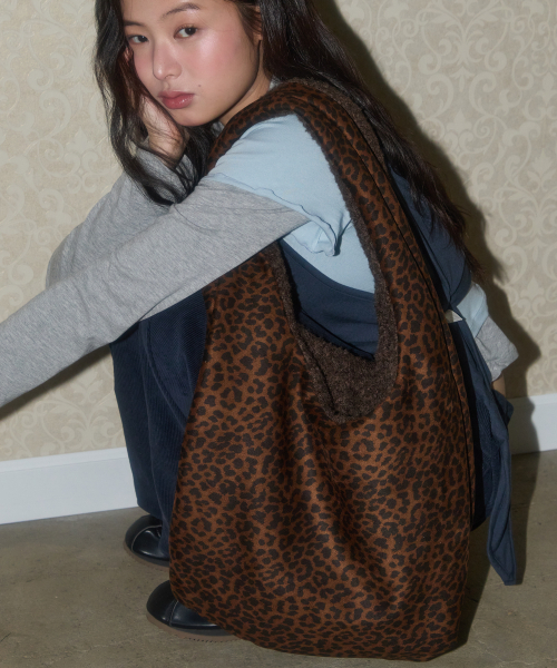 LETERIE（レテリー）の「BOUCLE REVERSIBLE SHOULDER BAG_BROWN（ショルダーバッグ・レディース・ブラウン・FREE）」の5枚目の写真
