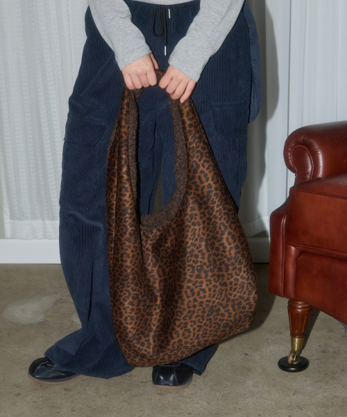 LETERIE（レテリー）の「BOUCLE REVERSIBLE SHOULDER BAG_BROWN（ショルダーバッグ・レディース・ブラウン・FREE）」の6枚目の写真