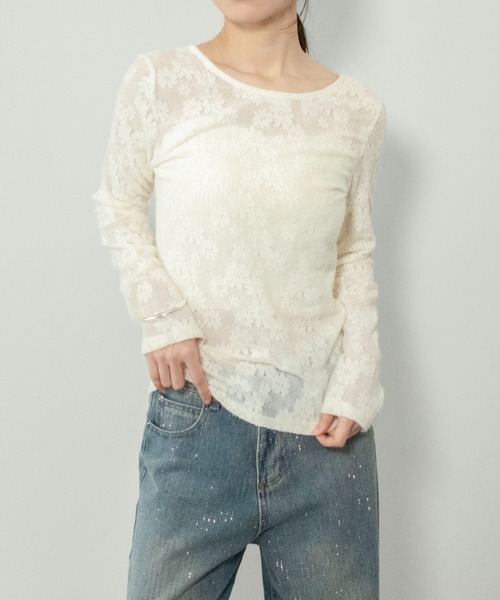 on:nue（オンニュ）の「【on:nue】[着用動画あり！/ 前後着可能 ] バックオープンシアーフラワートップス（Tシャツ/カットソー・レディース・ブラック/アイボリー・FREE）」の4枚目の写真