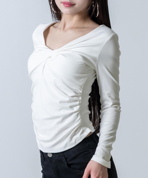 ANAP（アナップ）の「フロントツイスト ぴたっと ロングスリーブ Tシャツ（Tシャツ/カットソー・レディース・ホワイト/グレー/ブラック・F）」の2枚目の写真