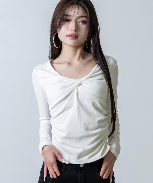 ANAP（アナップ）の「フロントツイスト ぴたっと ロングスリーブ Tシャツ（Tシャツ/カットソー・レディース・ホワイト/グレー/ブラック・F）」の4枚目の写真