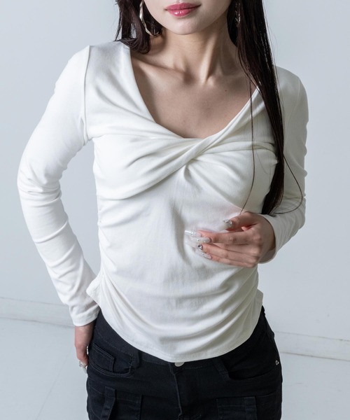 ANAP（アナップ）の「フロントツイスト ぴたっと ロングスリーブ Tシャツ（Tシャツ/カットソー・レディース・ホワイト/グレー/ブラック・F）」の5枚目の写真