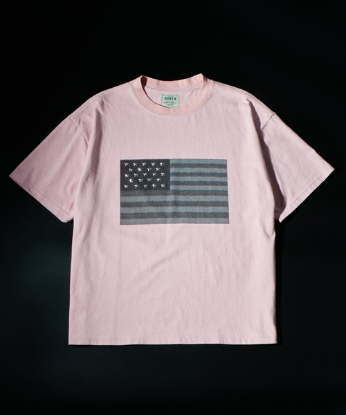 WHO'S WHO gallery(フーズフーギャラリー)の「【UNISEX】【KOOKY'N】スタースタッズフラッググラフィックTEE(Tシャツ/カットソー・レディース・チャコールグレー/ピンク/ホワイト・SMALL/MEDIUM)」の7枚目の写真