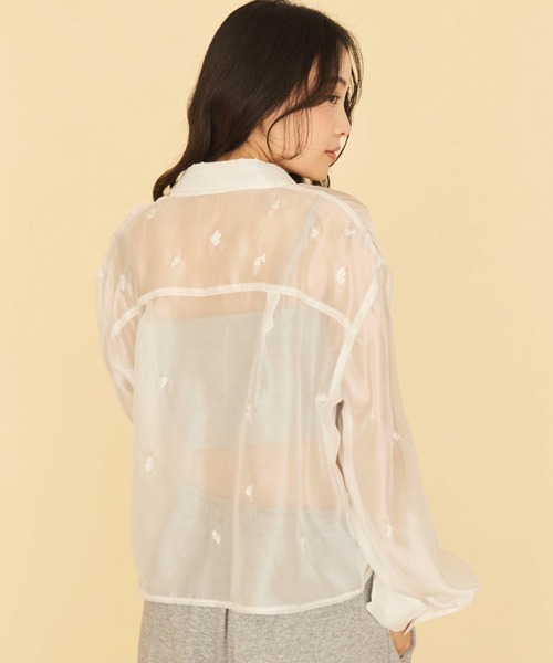 archives(アルシーヴ)の「ビーズ花柄刺繍シアーショートシャツ(シャツ/ブラウス・レディース・ブラック/ピンク/グレー/オフホワイト・MEDIUM)」の9枚目の写真